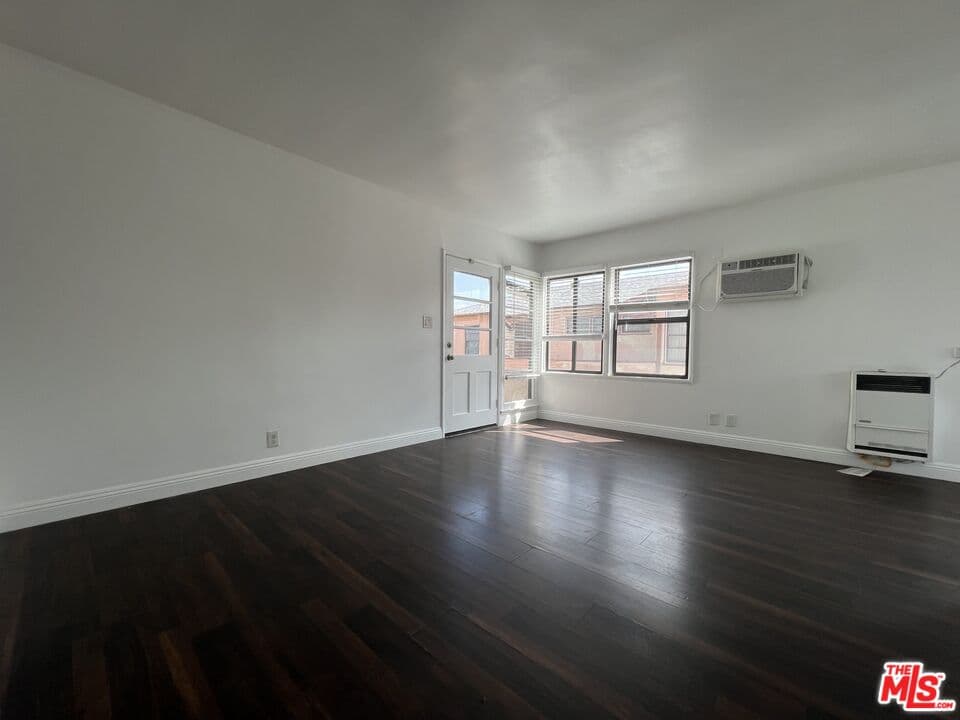 2 bd, 1 ba Townhouse in Los Angeles, CA — $2,595/mo — photo 1