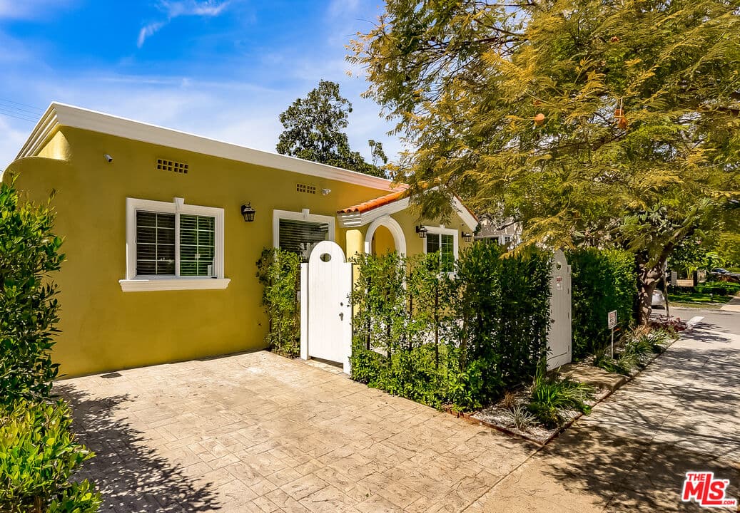 3 bd, 1 ba House in Beverly Hills, CA — $6,500/mo — photo 1
