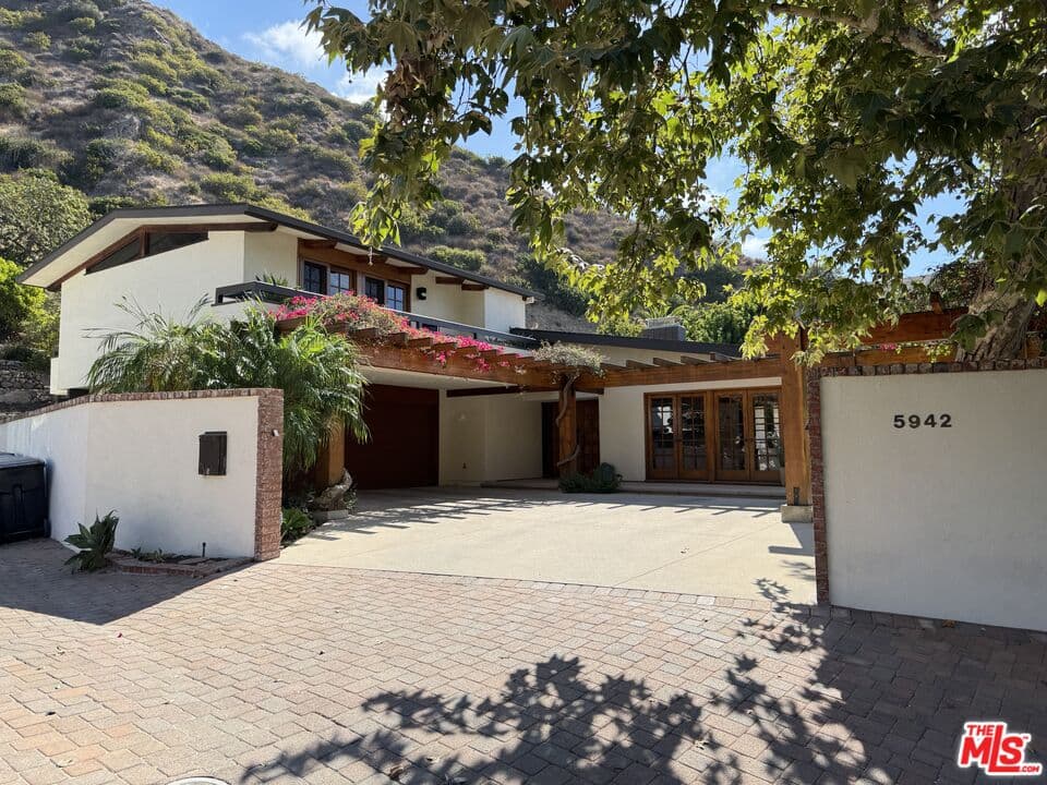 5 bd, 4 ba House in Malibu, CA — $11,000/mo — photo 2