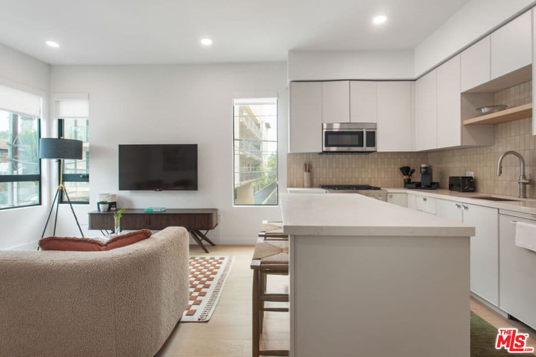 2 bd, 2 ba Apartment in Los Angeles, CA — $7,274/mo — photo 1