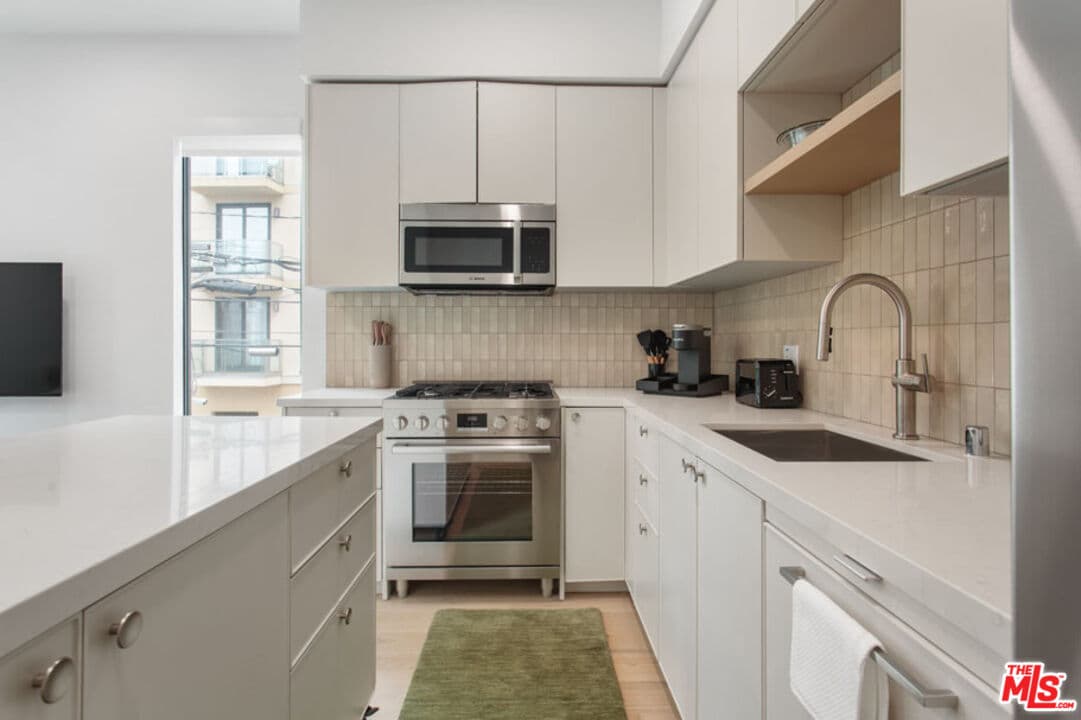 2 bd, 2 ba Apartment in Los Angeles, CA — $7,274/mo — photo 2