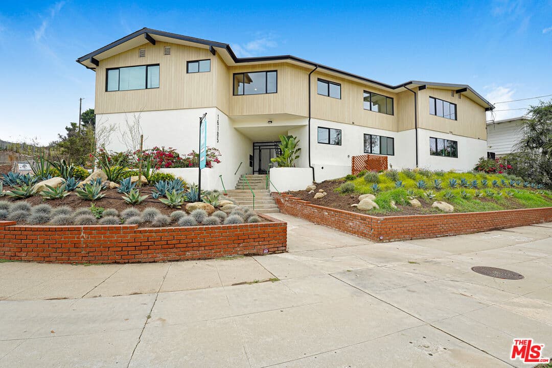 Studio, 1 ba Townhouse in Pacific Palisades, CA — $2,500/mo — photo 1