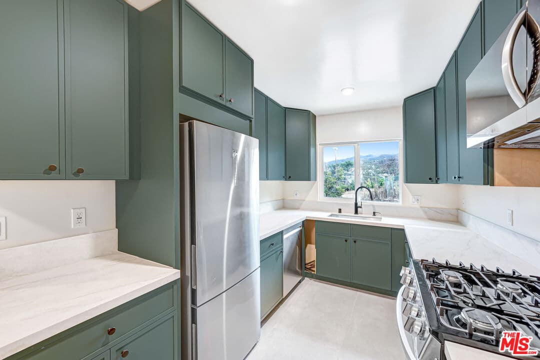 1 bd, 1 ba Townhouse in Pacific Palisades, CA — $3,800/mo — photo 2