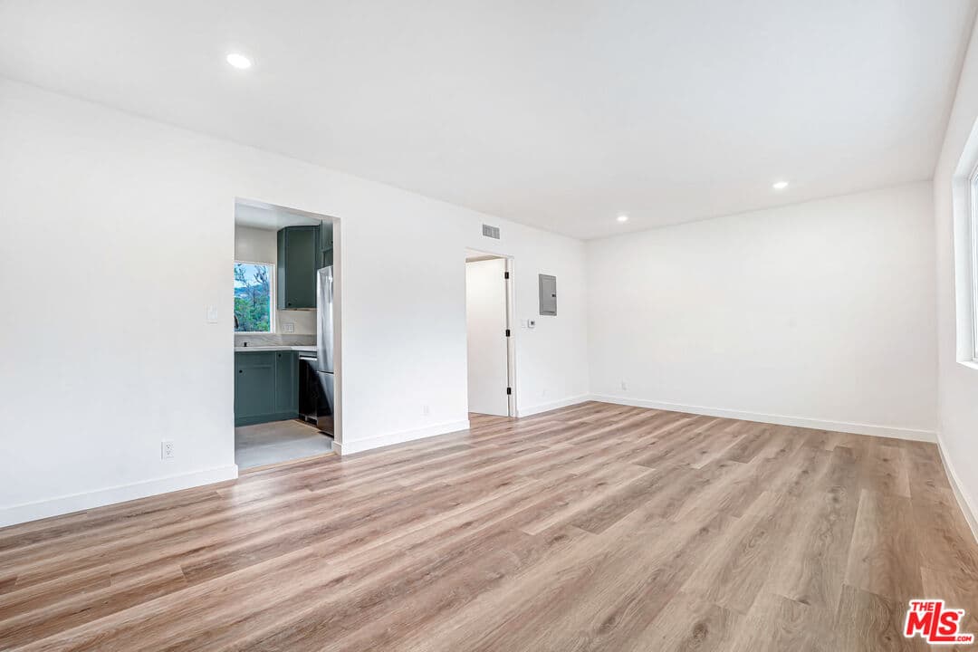 Studio, 1 ba Townhouse in Pacific Palisades, CA — $2,700/mo — photo 2