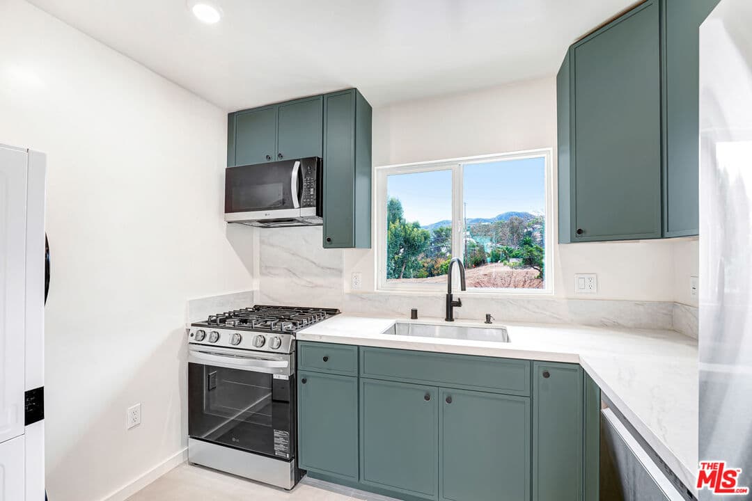 Studio, 1 ba Townhouse in Pacific Palisades, CA — $2,700/mo — photo 1