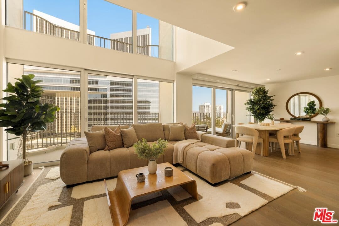 3 bd, 3 ba Condo in Los Angeles, CA — $27,500/mo — photo 1