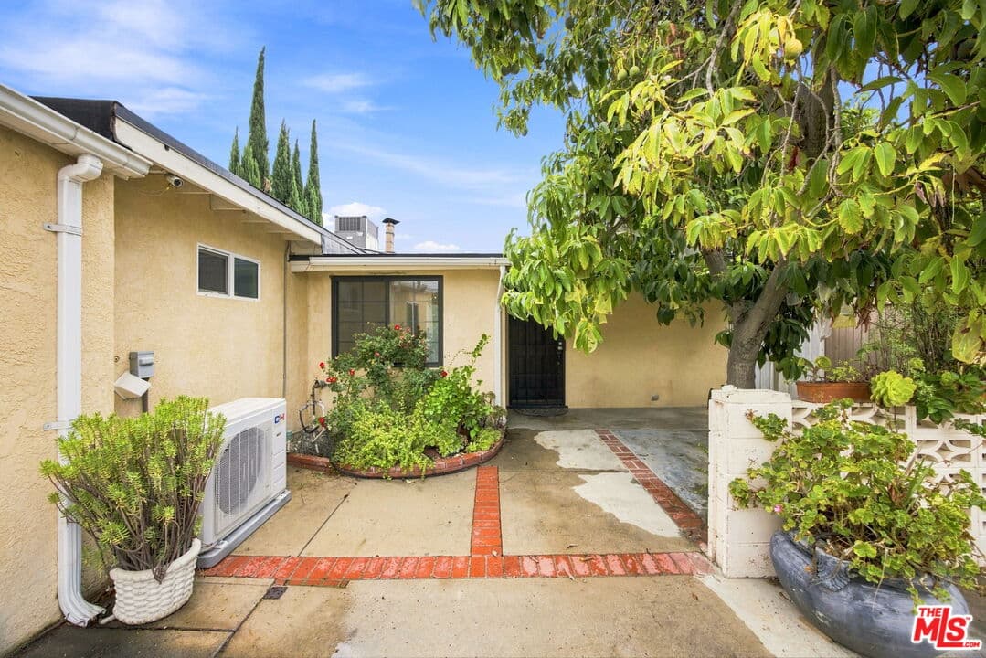 3 bd, 2 ba House in Los Angeles, CA — $4,250/mo — photo 2