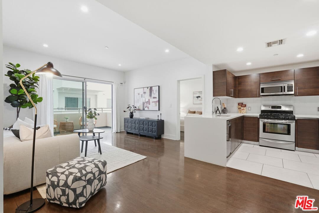 2BR Townhouse in Los Angeles β $3,750/mo