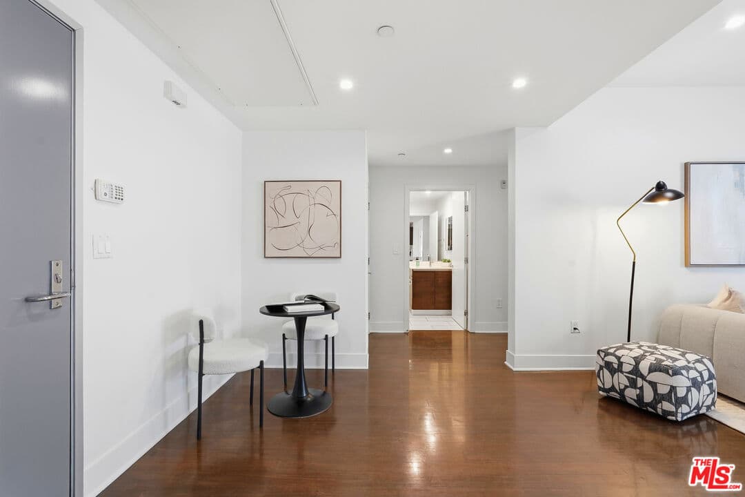 2 bd, 2 ba Townhouse in Los Angeles, CA — $3,750/mo — photo 2