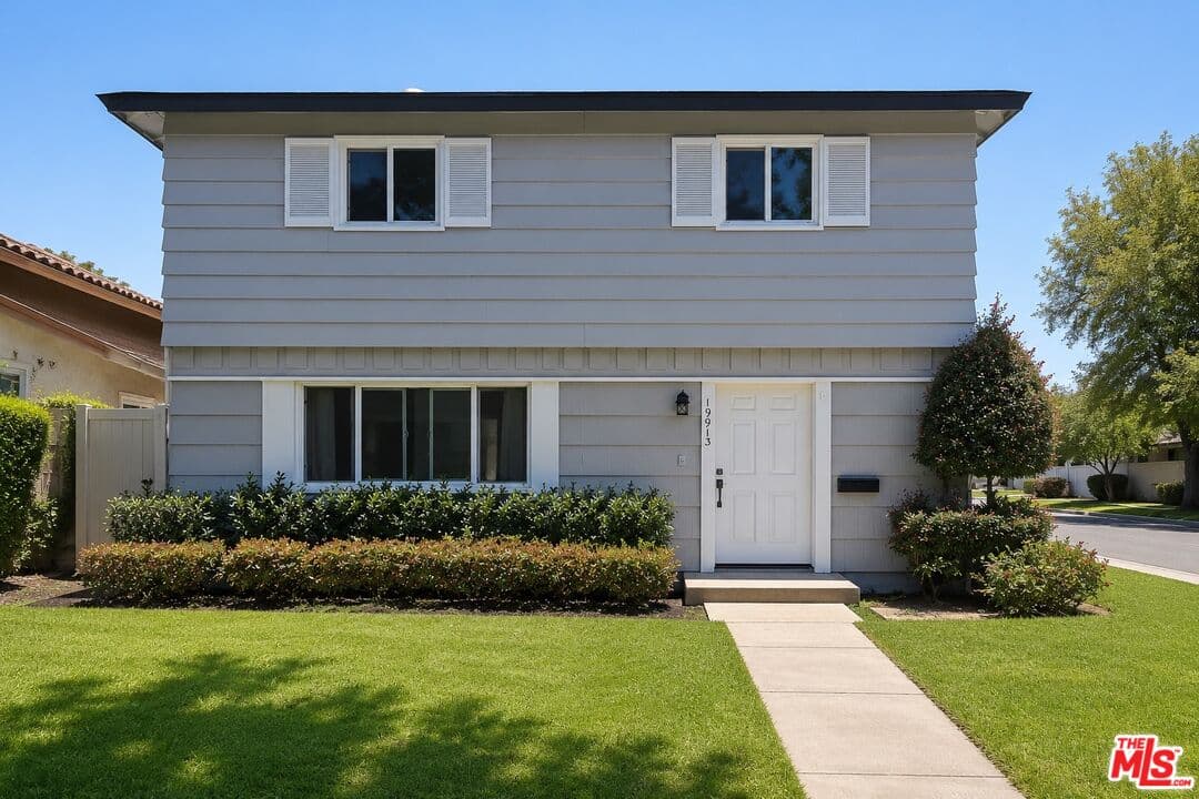 3 bd, 2 ba Townhouse in Huntington Beach, CA — $3,400/mo — photo 2