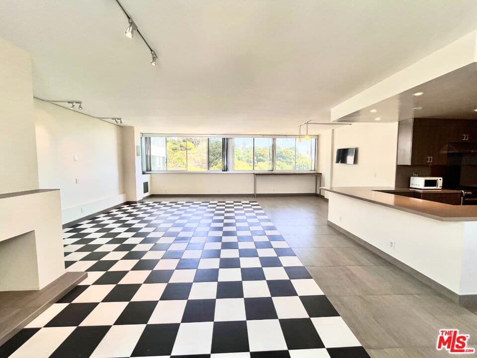 1 bd, 1 ba Condo in Los Angeles, CA — $4,450/mo — photo 2
