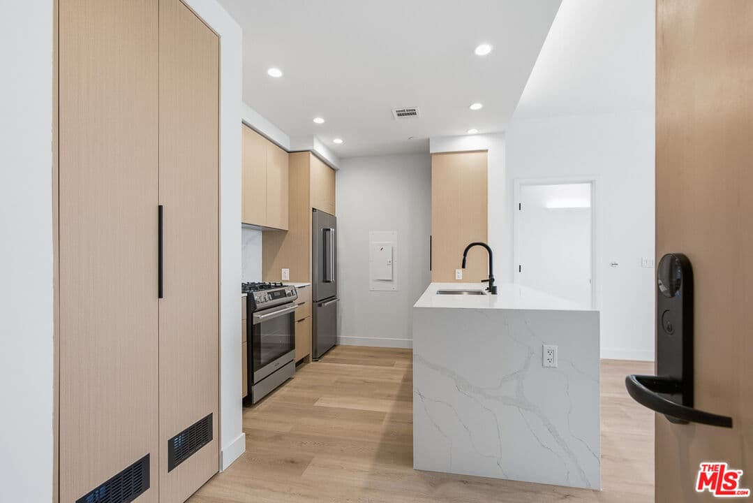 1 bd, 1 ba Apartment in Los Angeles, CA — $4,395/mo — photo 1