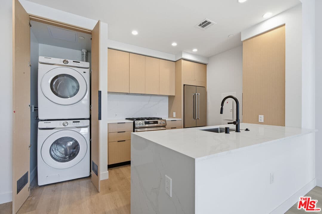 1 bd, 1 ba Apartment in Los Angeles, CA — $4,395/mo — photo 2