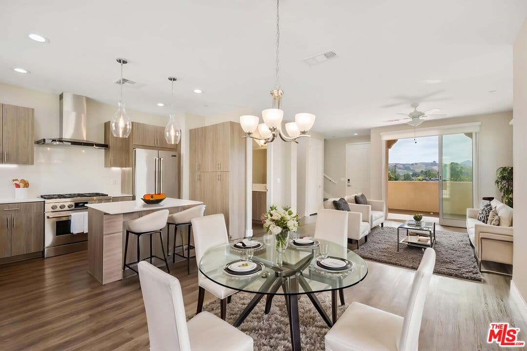 2 bd, 3 ba Townhouse in Calabasas, CA — $6,300/mo — photo 1