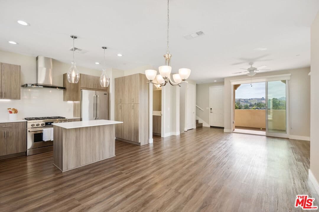 2 bd, 3 ba Townhouse in Calabasas, CA — $6,300/mo — photo 2