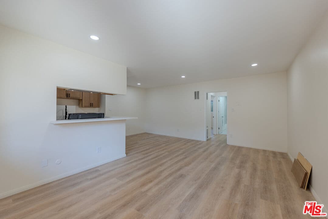 2 bd, 1 ba Townhouse in Los Angeles, CA — $2,950/mo — photo 2