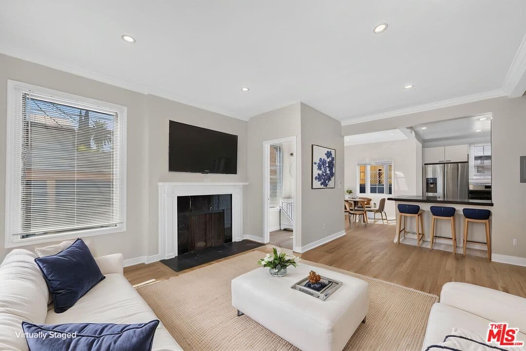 2 bd, 2 ba House in Beverly Hills, CA — $4,124/mo — photo 1