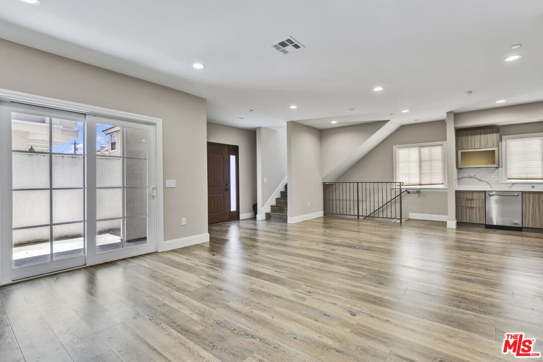 3 bd, 3 ba Townhouse in Arcadia, CA — $4,200/mo — photo 2