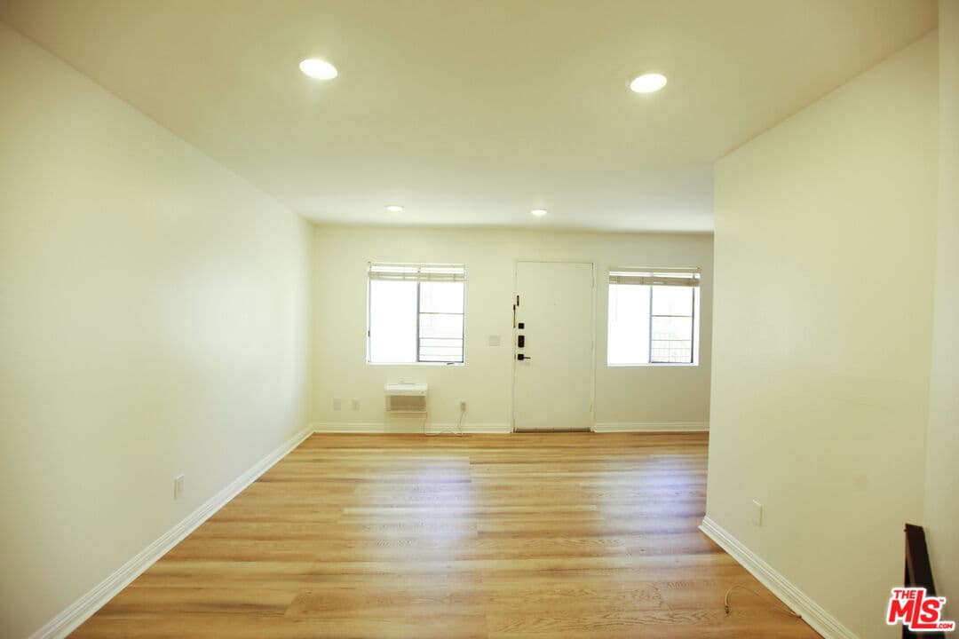 1 bd, 1 ba Townhouse in Los Angeles, CA — $2,175/mo — photo 2