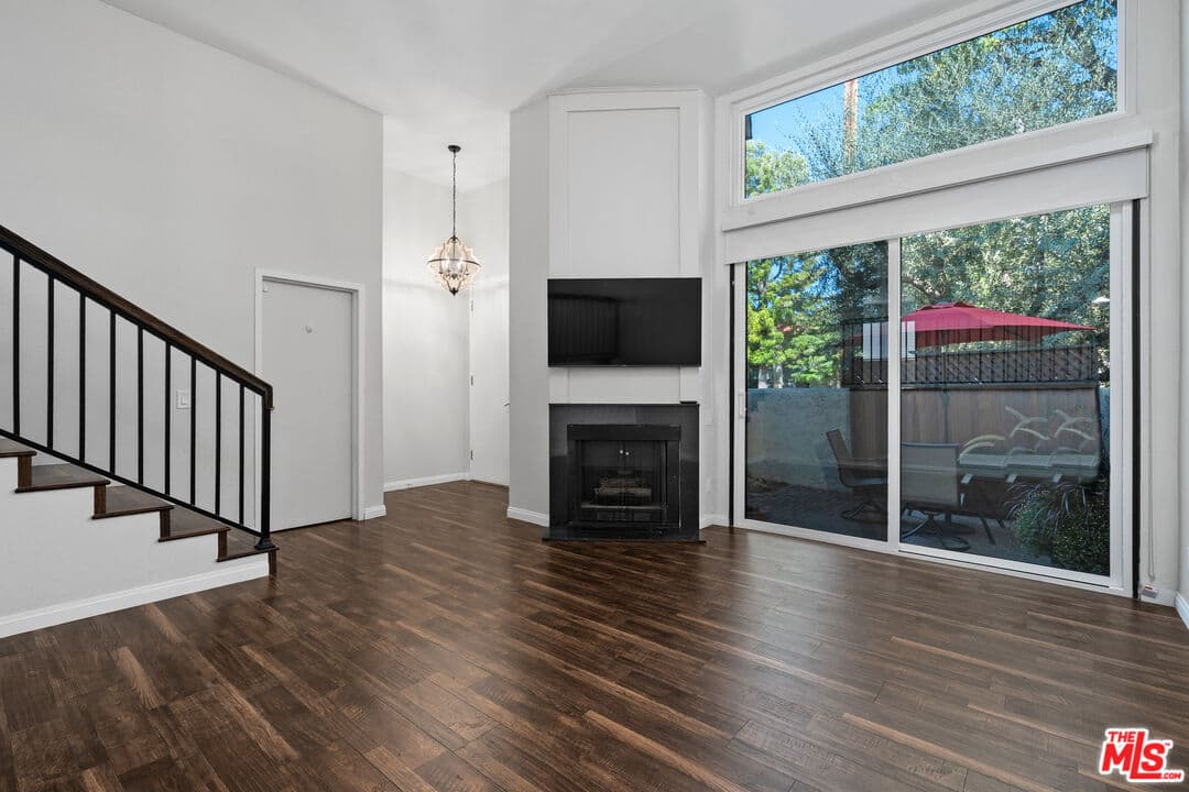3 bd, 3 ba Condo in Woodland Hills, CA — $4,500/mo — photo 1