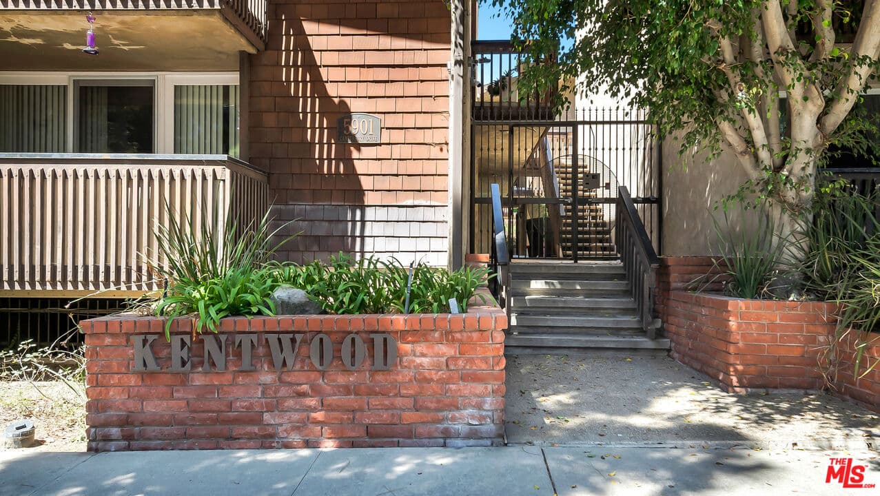 2 bd, 1 ba Townhouse in Culver City, CA — $3,100/mo — photo 2