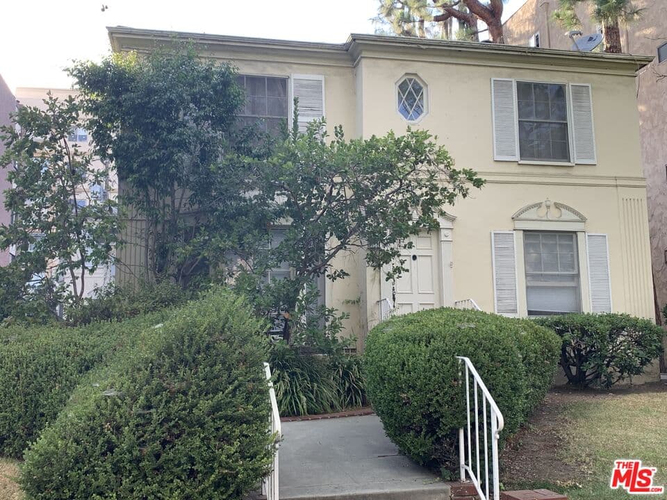 Studio, 1 ba Apartment in Beverly Hills, CA — $2,600/mo — photo 1