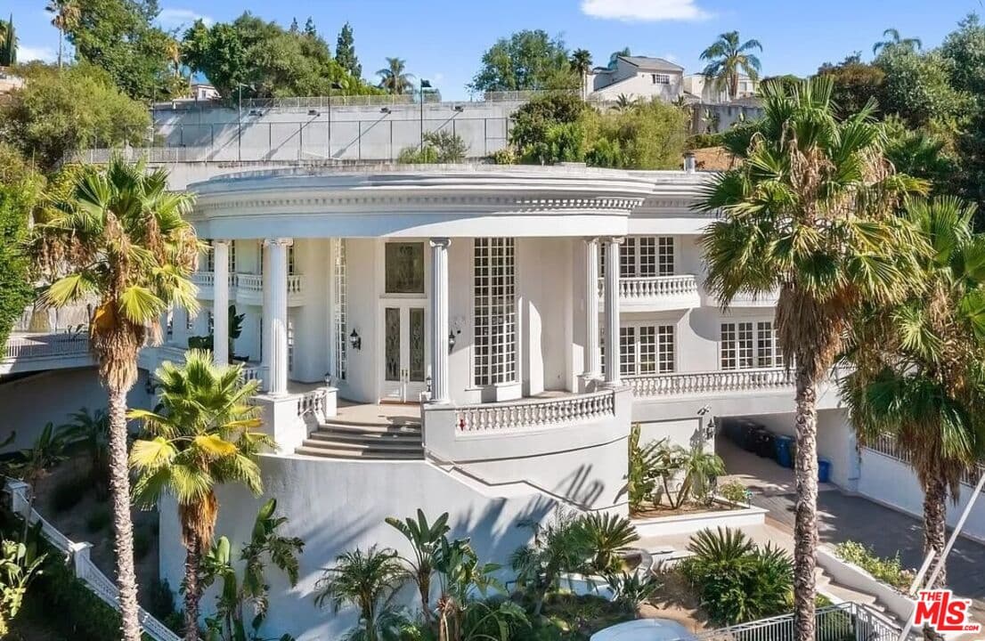 6 bd, 7 ba House in Encino, CA — $19,995/mo — photo 2