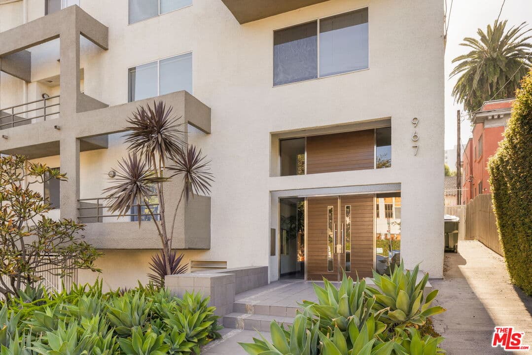 3 bd, 3 ba Condo in West Hollywood, CA — $8,500/mo — photo 2