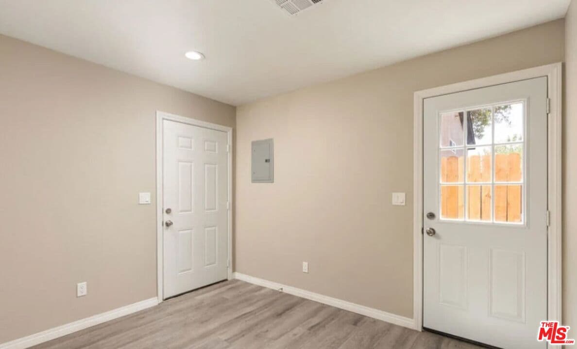 3 bd, 2 ba House in North Hills, CA — $2,495/mo — photo 2