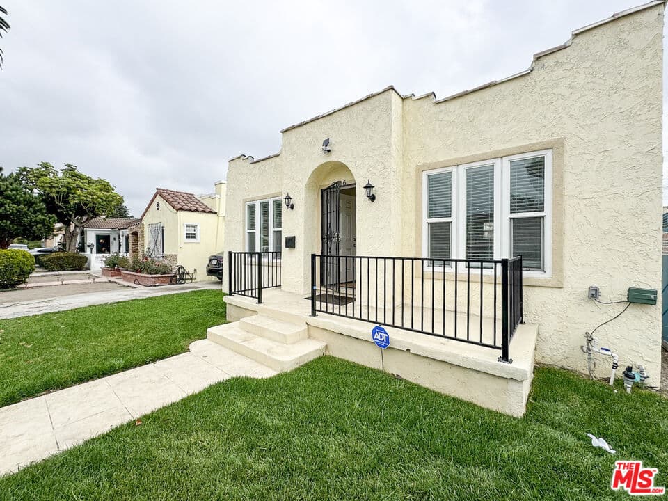 2 bd, 1 ba House in Los Angeles, CA — $3,500/mo — photo 2