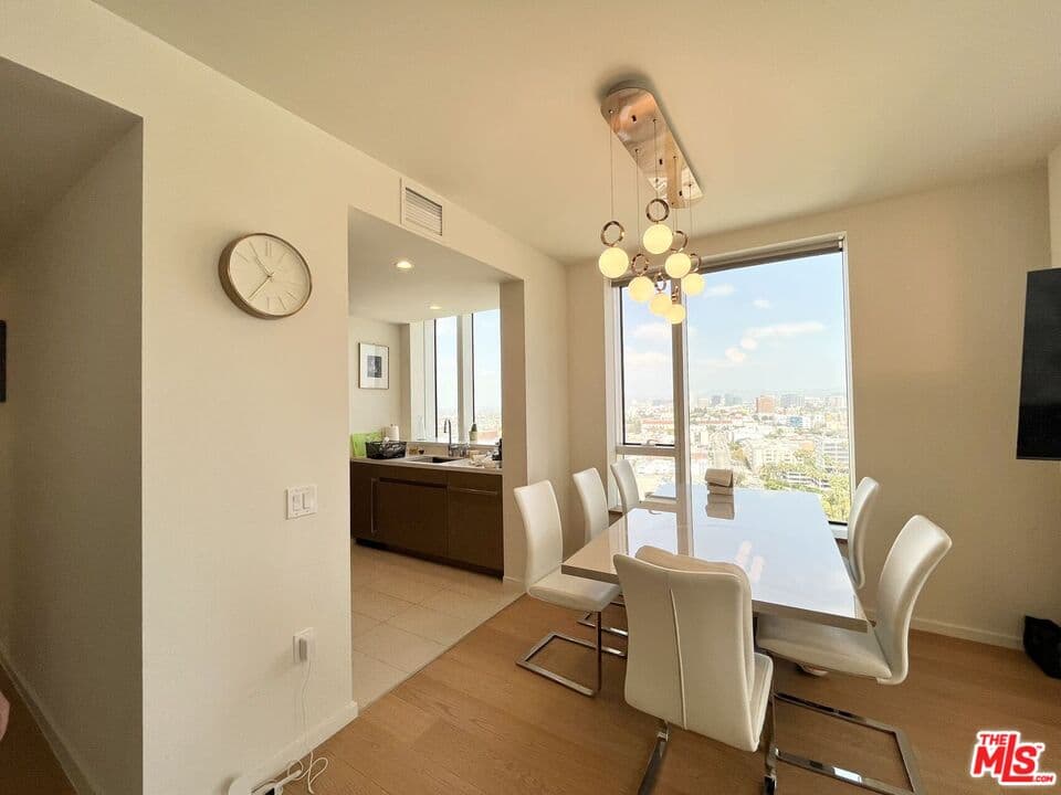 2 bd, 2 ba Condo in Los Angeles, CA — $4,900/mo — photo 2