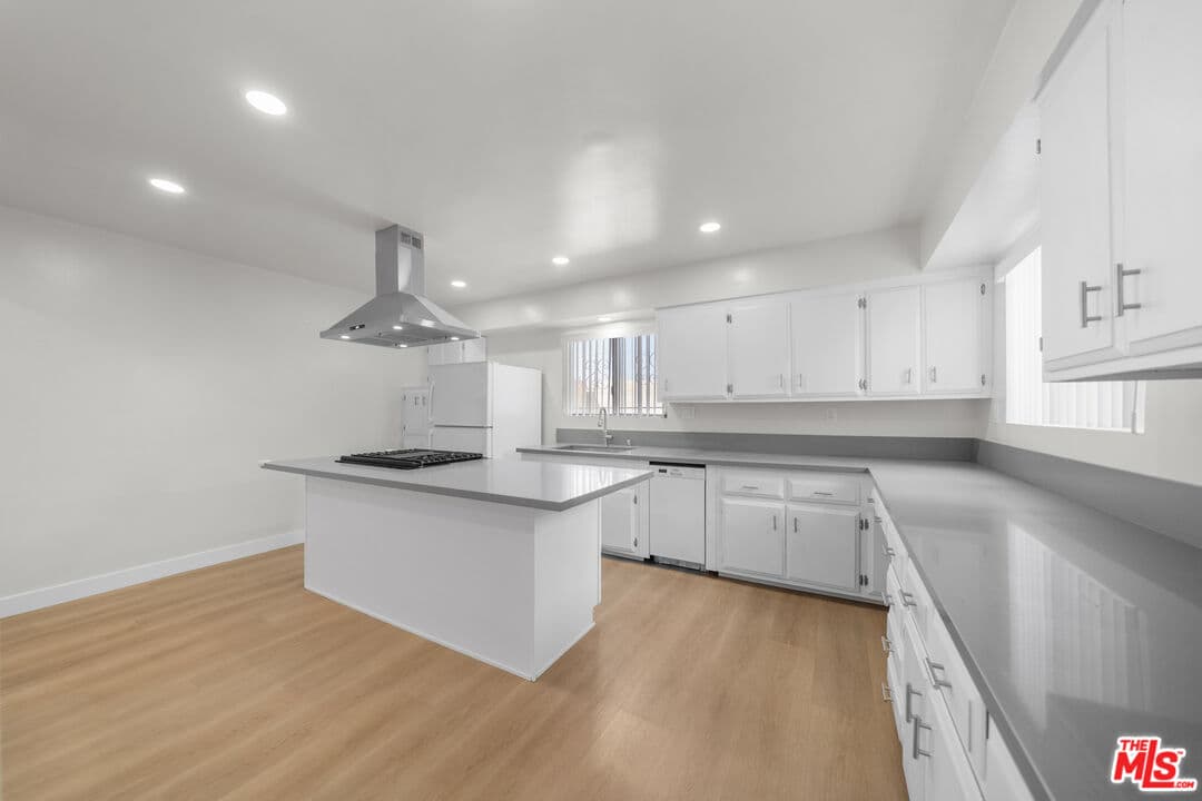 3 bd, 2 ba Townhouse in Los Angeles, CA — $3,200/mo — photo 1