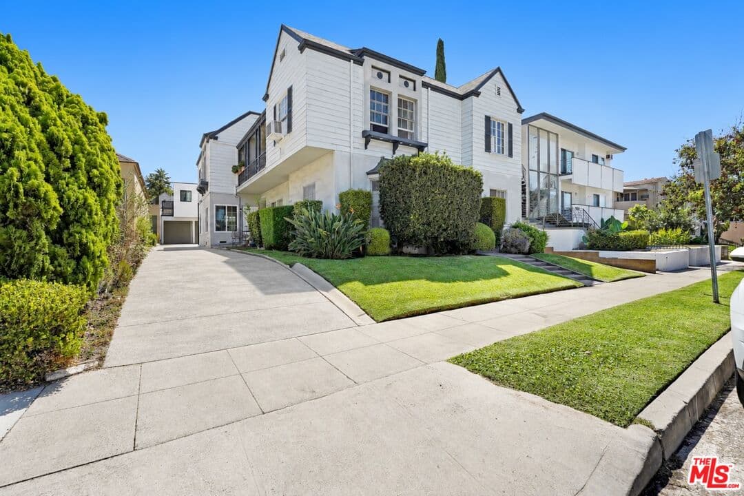 2 bd, 2 ba House in Los Angeles, CA — $3,595/mo — photo 2