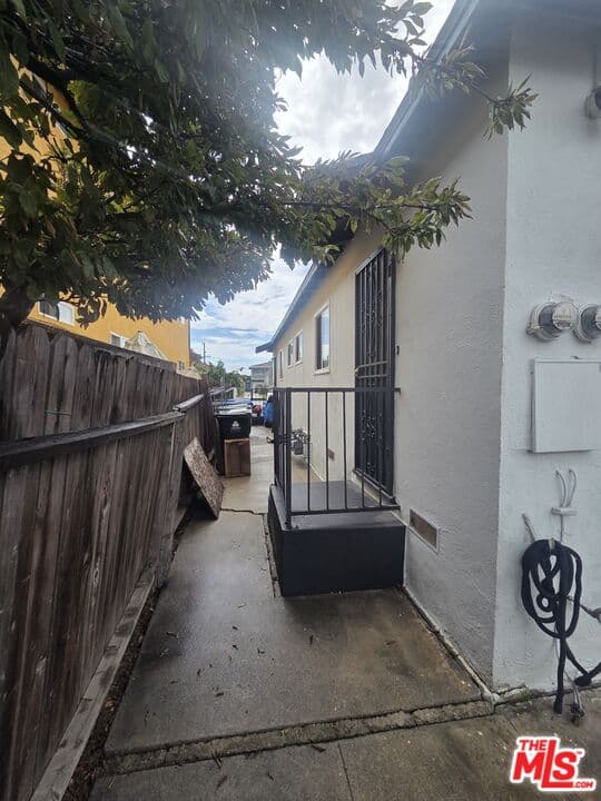 1 bd, 1 ba Townhouse in Los Angeles, CA — $2,100/mo — photo 2