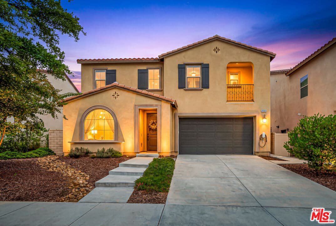 4 bd, 3 ba House in Santa Clarita, CA — $5,300/mo — photo 2