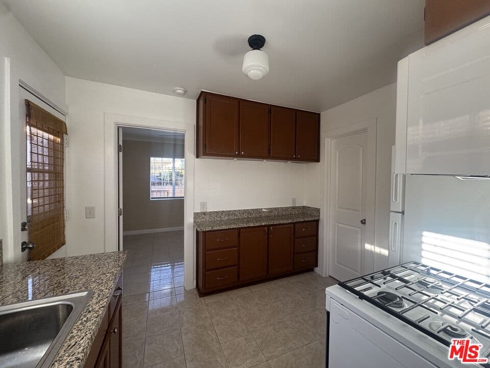 1 bd, 1 ba Townhouse in Los Angeles, CA — $1,525/mo — photo 2