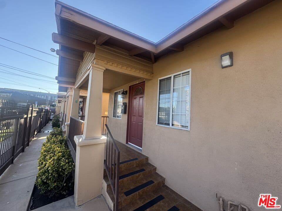 1 bd, 1 ba Townhouse in Los Angeles, CA — $1,525/mo — photo 1