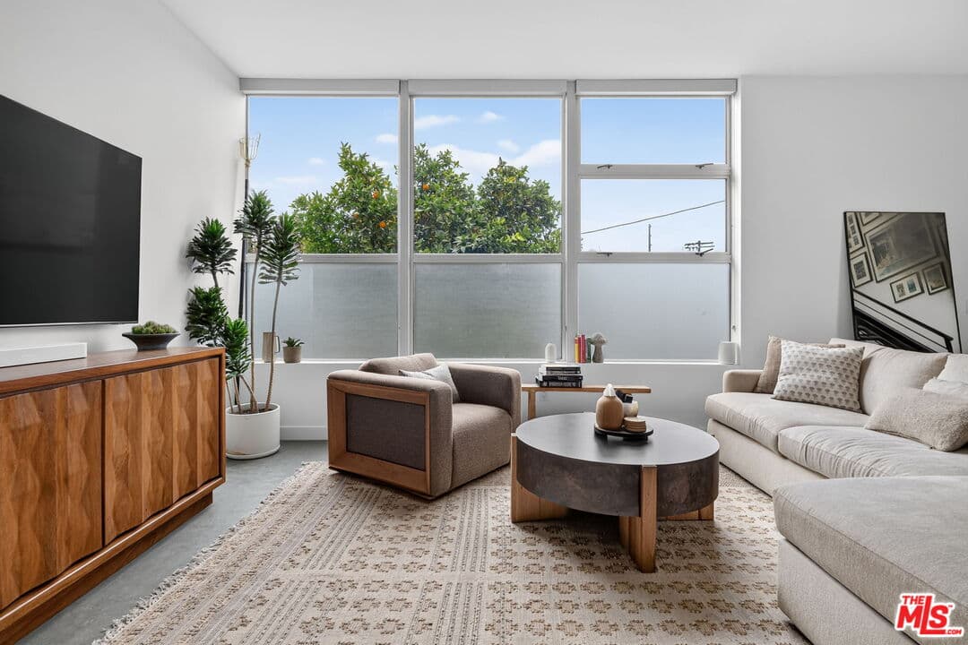 1 bd, 2 ba Townhouse in Venice, CA — $6,895/mo — photo 2