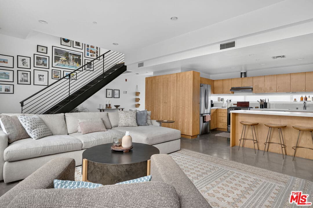 1BR Townhouse in Venice β $6,895/mo