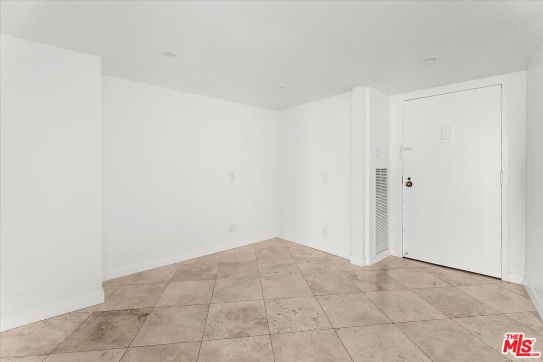 1 bd, 1 ba Condo in Marina Del Rey, CA — $4,400/mo — photo 2