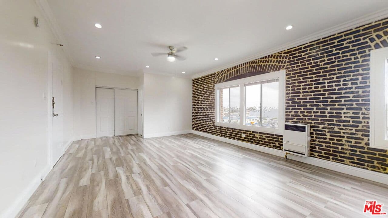 Studio, 1 ba Apartment in Los Angeles, CA — $1,499/mo — photo 2