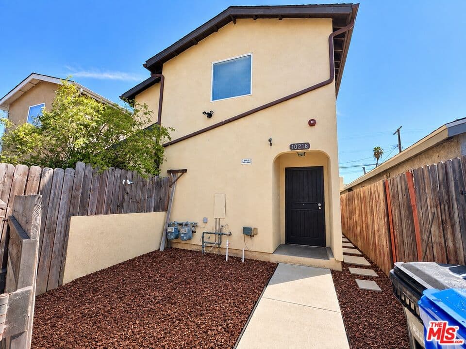 3 bd, 2 ba Apartment in Los Angeles, CA — $2,850/mo — photo 1