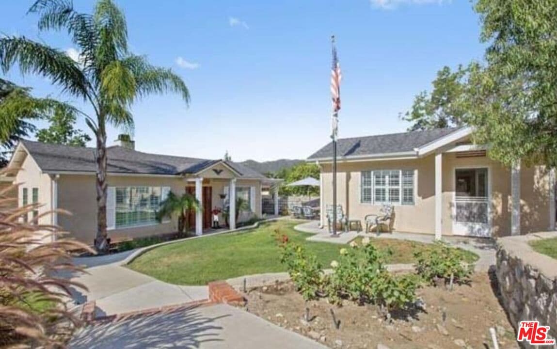 4 bd, 3 ba House in Montrose, CA — $6,300/mo — photo 2