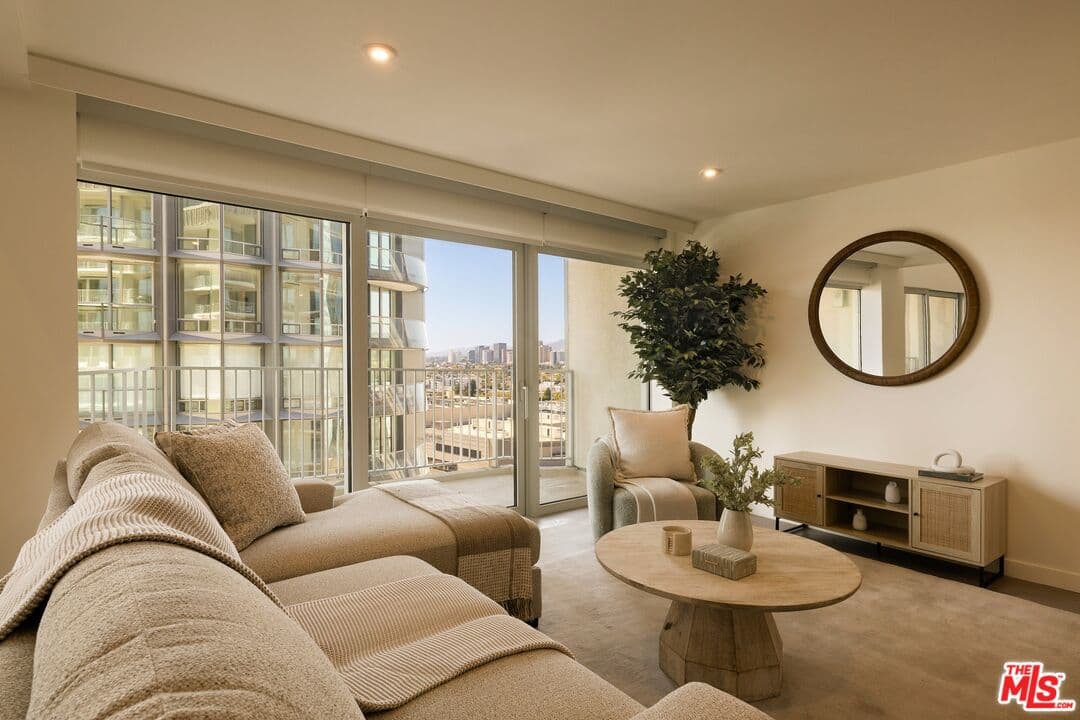 1 bd, 2 ba Condo in Los Angeles, CA — $14,500/mo — photo 2