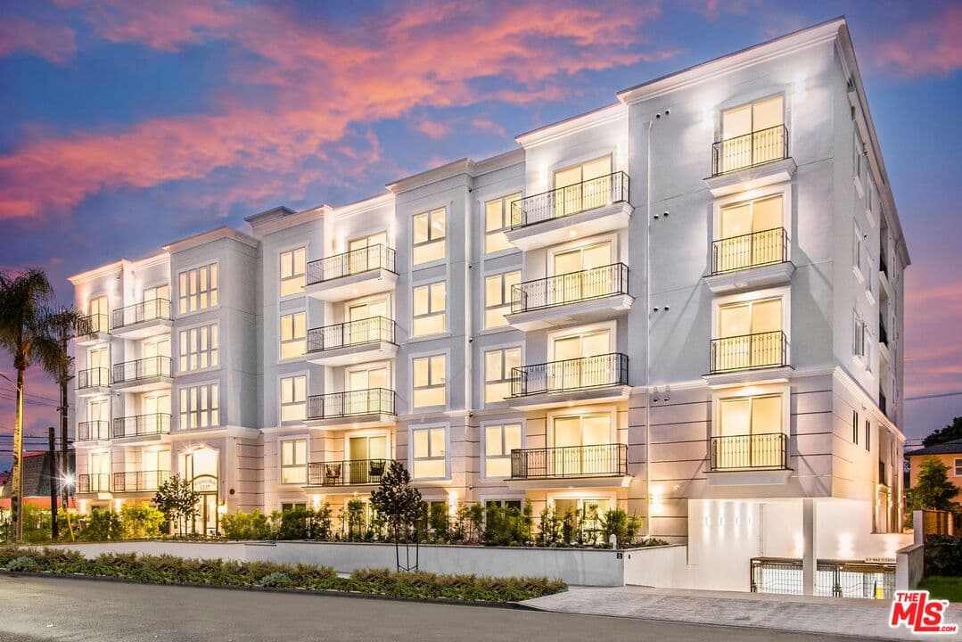 2 bd, 2 ba Apartment in Los Angeles, CA — $4,495/mo — photo 2