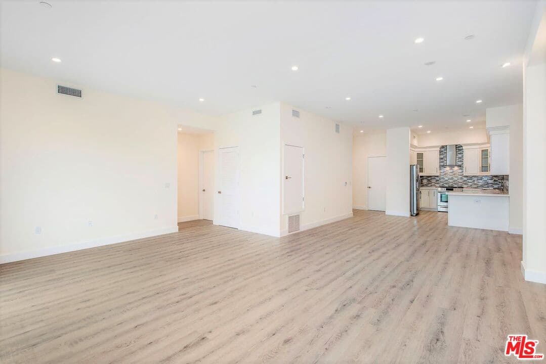 3 bd, 3 ba Apartment in Los Angeles, CA — $5,495/mo — photo 2