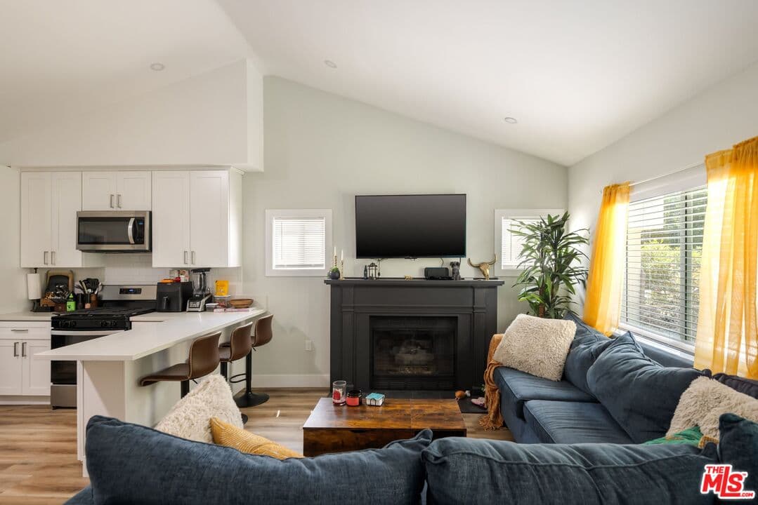 3 bd, 2 ba House in West Hollywood, CA — $5,900/mo — photo 2