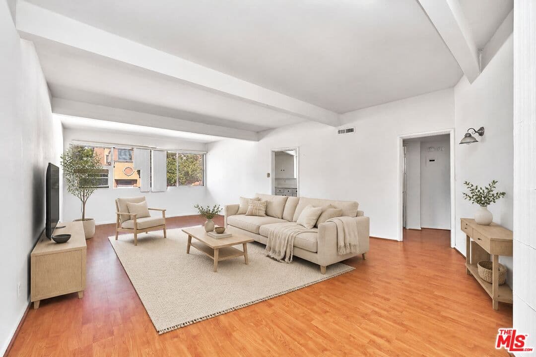 2 bd, 2 ba House in Los Angeles, CA — $2,300/mo — photo 2