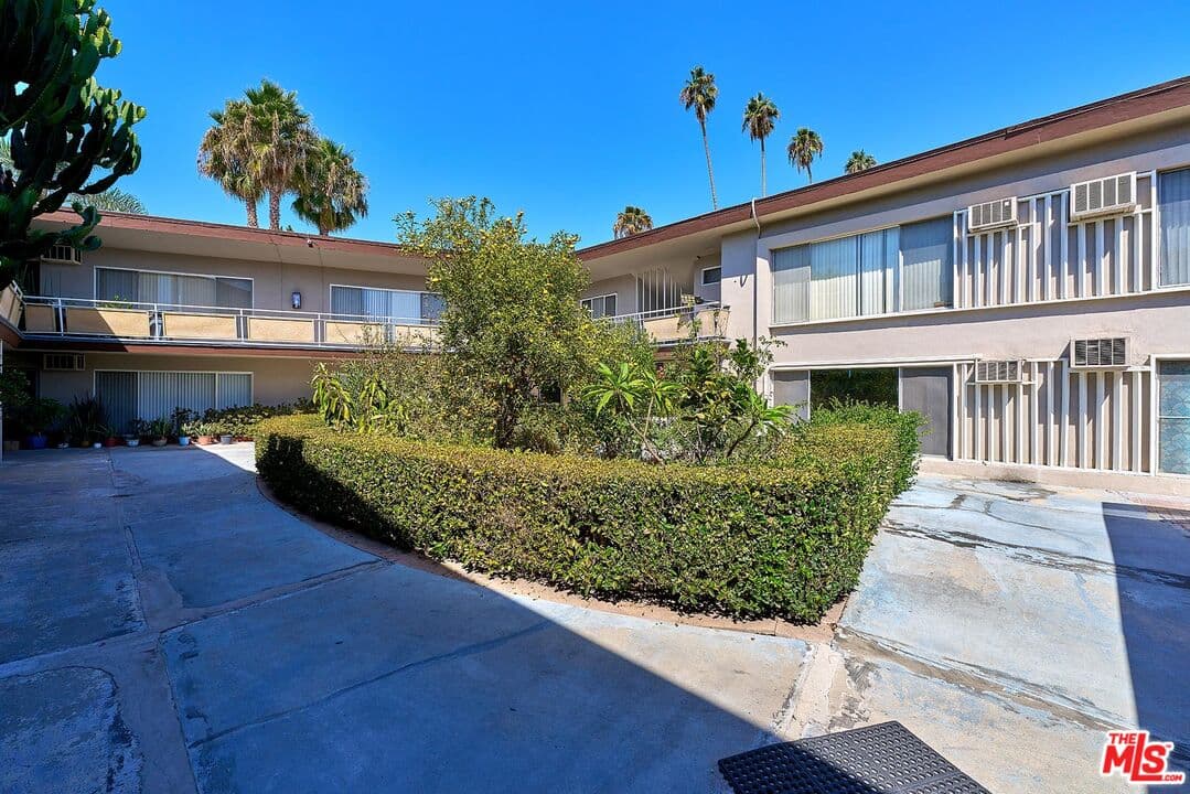 2 bd, 2 ba House in Los Angeles, CA — $2,300/mo — photo 1