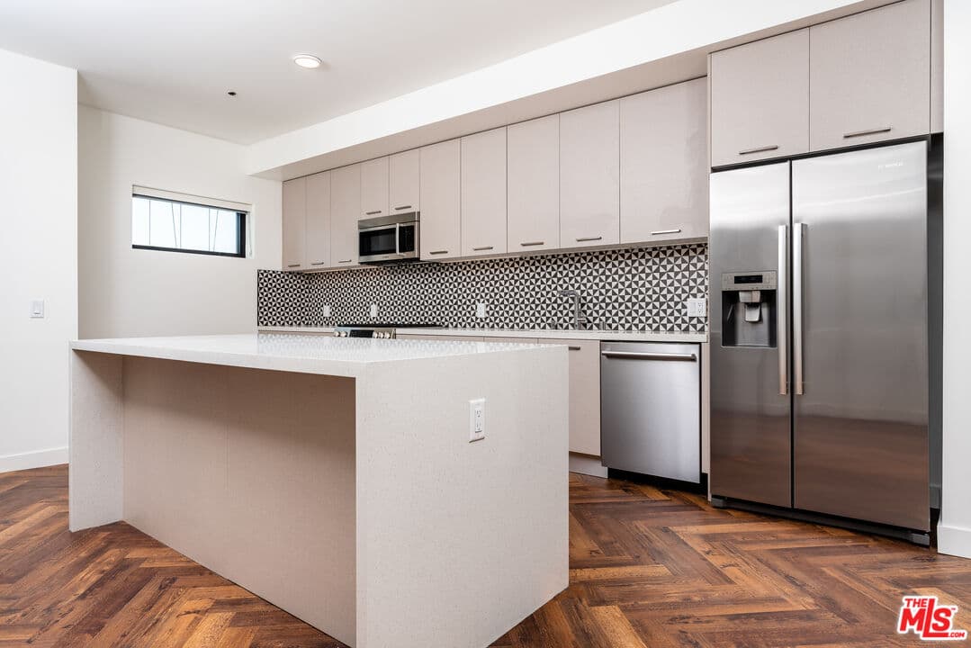 2 bd, 2 ba Apartment in West Hollywood, CA — $6,764/mo — photo 2